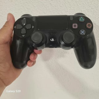 PlayStation 4 Slim Negra