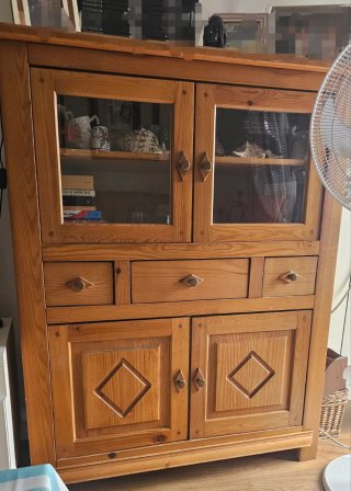 Mueble de Madera Maciza