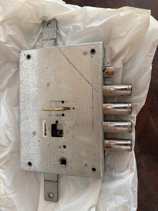 Cerradura de seguridad para puerta blindada