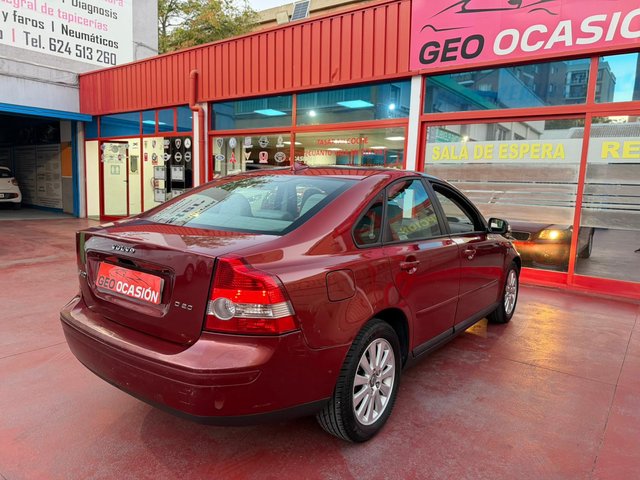 Volvo S40 2.0D 136 Momentum 4p