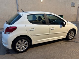 Peugeot 207 2011