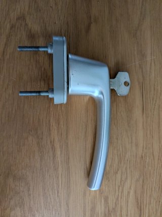 Manilla Roto con cerradura. ventana. cierre 1G1