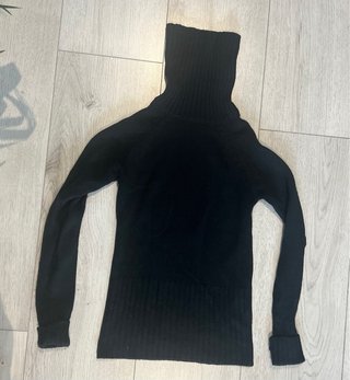 Jersey Negro de Cuello Alto