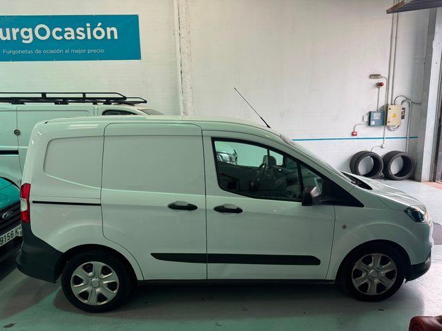33500 kms! Ford Transit Courier