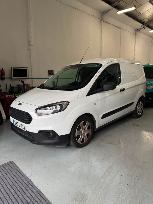 33500 kms! Ford Transit Courier