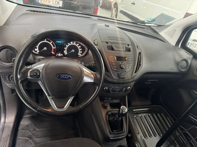 33500 kms! Ford Transit Courier