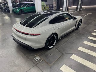 Porsche Taycan GTS 440 kW (598 CV)