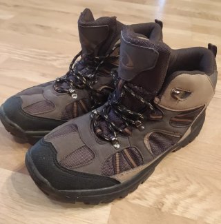 Botas de senderismo marrones