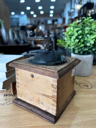Molinillo de café antiguo de madera ELMA