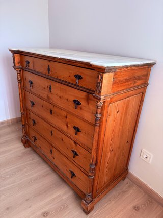 Cómoda Antigua de Pino Restaurada