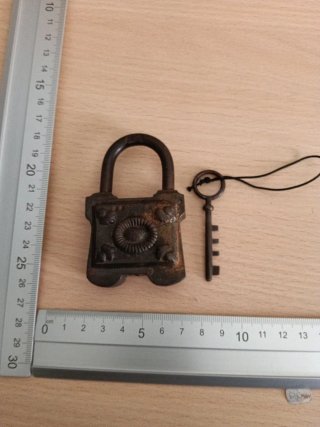 Candado Antiguo con Llave