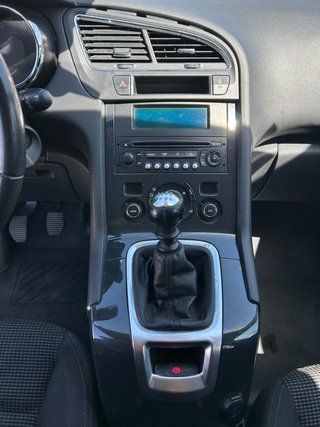 Peugeot 5008 2010 1.6 HDI
