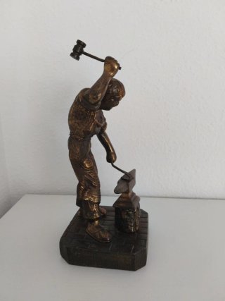 Figura de bronce macizo herrero