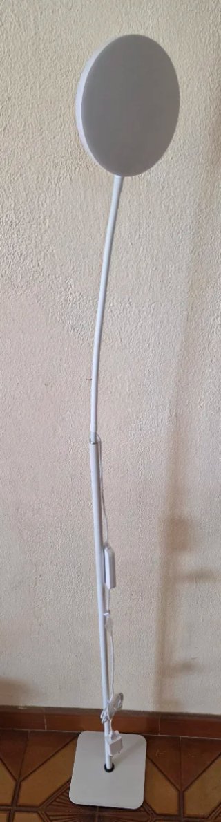 Lámpara de pie minimalista blanca para lectura