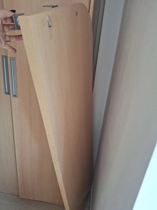 Escritorio con patas o anclaje para cama