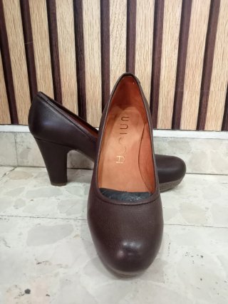 Zapatos de salón UNISTA marrones talla 37