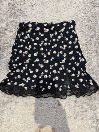 Falda flores Stradivarius T. S/M