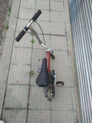 Bicicleta pequeña de pedales