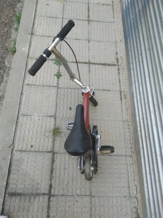 Bicicleta pequeña de pedales