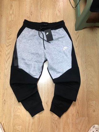 Conjunto Nike Tech Gris y Negro Talla M