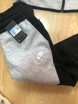 Conjunto Nike Tech Gris y Negro Talla M