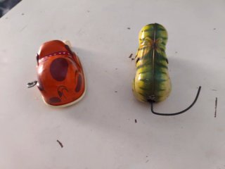 Perro y gato de hojalata antiguos