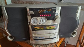 Minicadena Kenwood XD-652 con dos altavoces