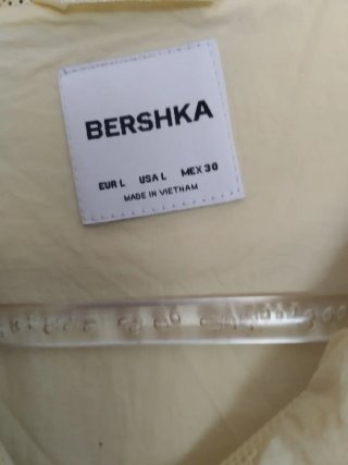 Chaqueta Bershka con capucha Talla L
