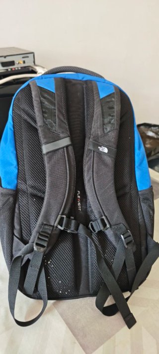 Mochila The North Face Azul y Negra