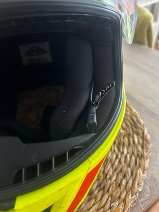 Casco de moto SMK amarillo y negro
