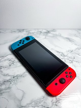 Nintendo Switch + Accesorios Azul y Rojo