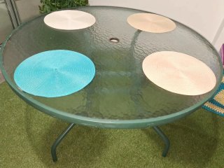 Tavolo da giardino rotondo in vetro e metallo