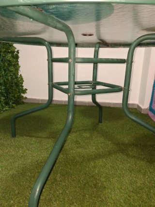 Tavolo da giardino rotondo in vetro e metallo