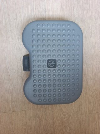 Alzador/reposapiés de oficina, regulable en altura
