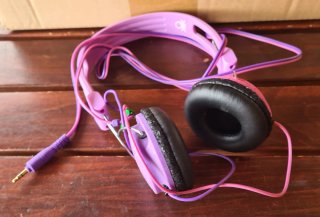 Auriculares con cable Benetton