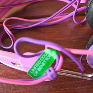 Auriculares con cable Benetton