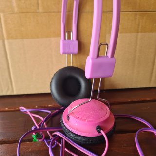 Auriculares con cable Benetton