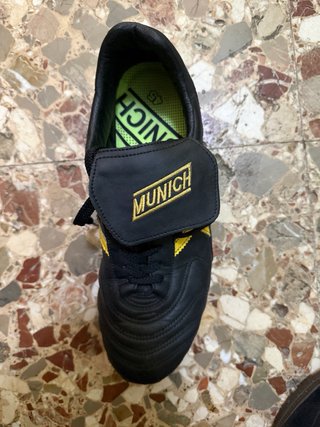Botas de Fútbol Munich Mundial 46 Tacos césped art