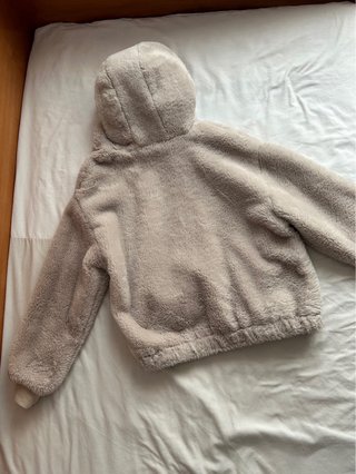 Chaqueta pelo Bershka beige crop