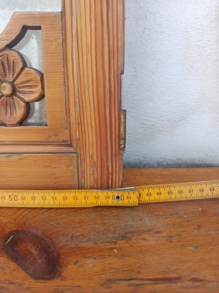 Ventana de Madera Tallada Decorativa