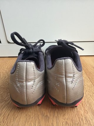 Botas de fútbol Adidas Predator grises talla 34