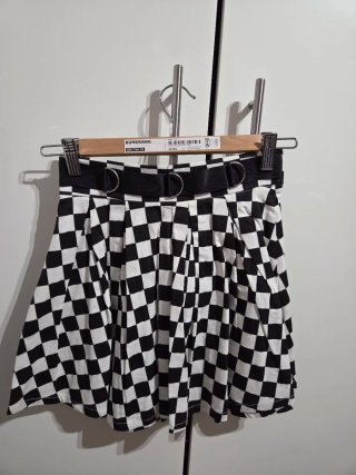 Falda cuadros blanco y negro