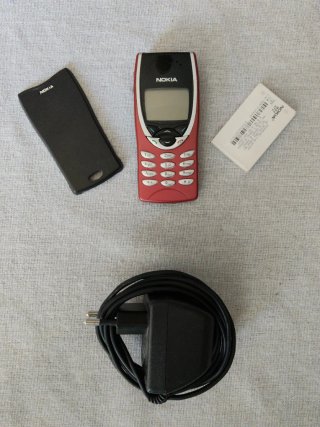 Nokia 8210 Rojo y Negro