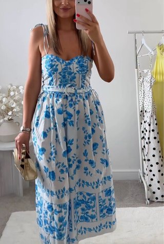 Vestido floral azul y blanco Zara