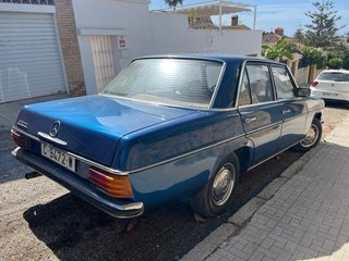 Mercedes-Benz 200D W115