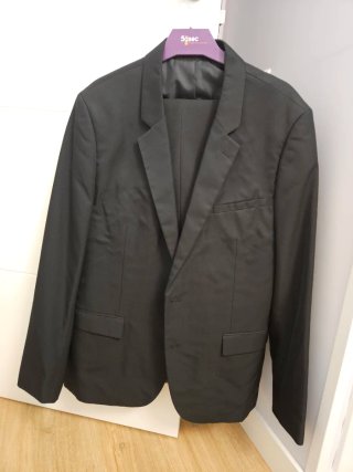 Traje de hombre negro