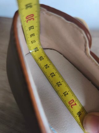 Zapatos de tacón beige y dorado talla 39