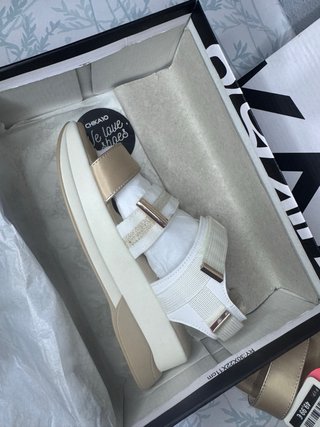 Sandalias Chika10 Oro y Blanco