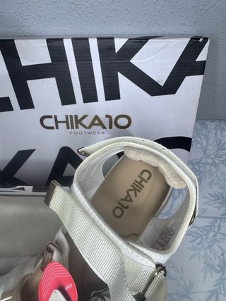 Sandalias Chika10 Oro y Blanco