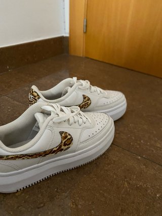 Zapatillas Nike con Detalle de Leopardo